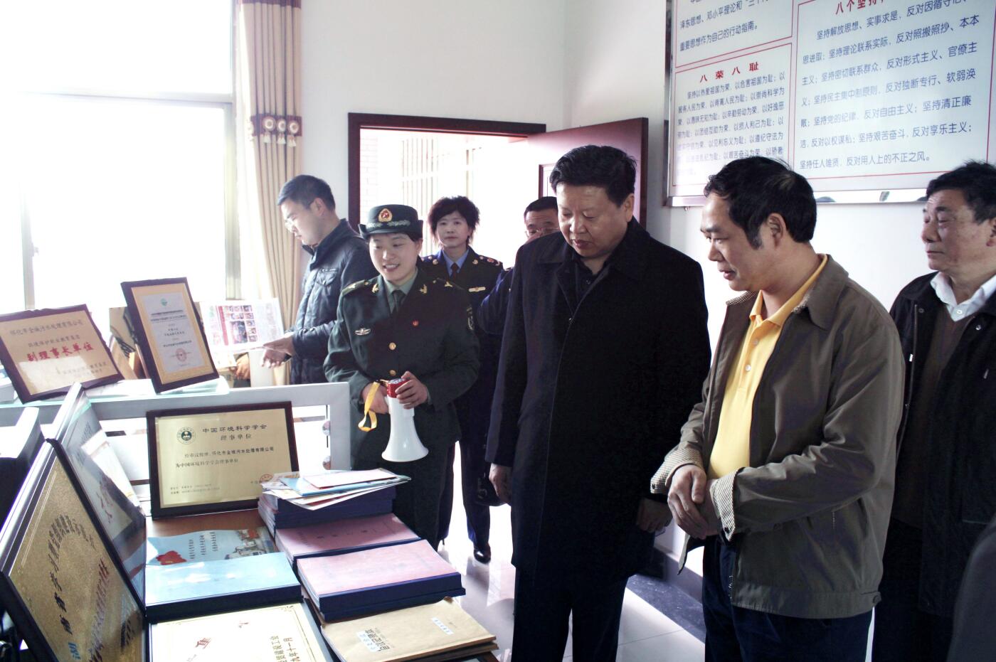 2011年3月，国家工商局总局个体司司长李玉家受中央组织部委托视察华体会·HTH(中国大陆)官方网站党建工作.JPG