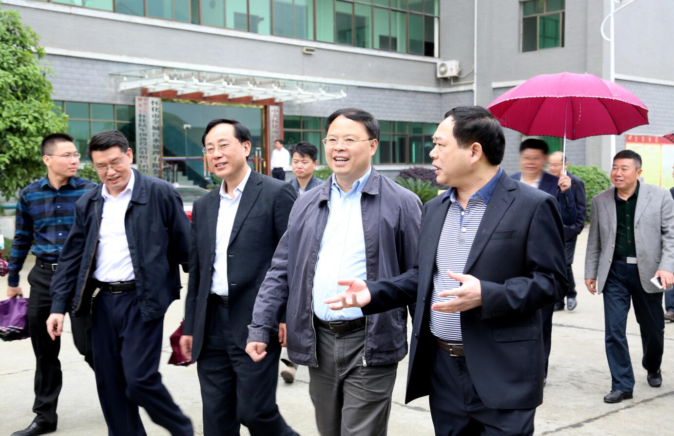 2015年4月，省委常委副省长张剑飞莅临华体会·HTH(中国大陆)官方网站视察.JPG